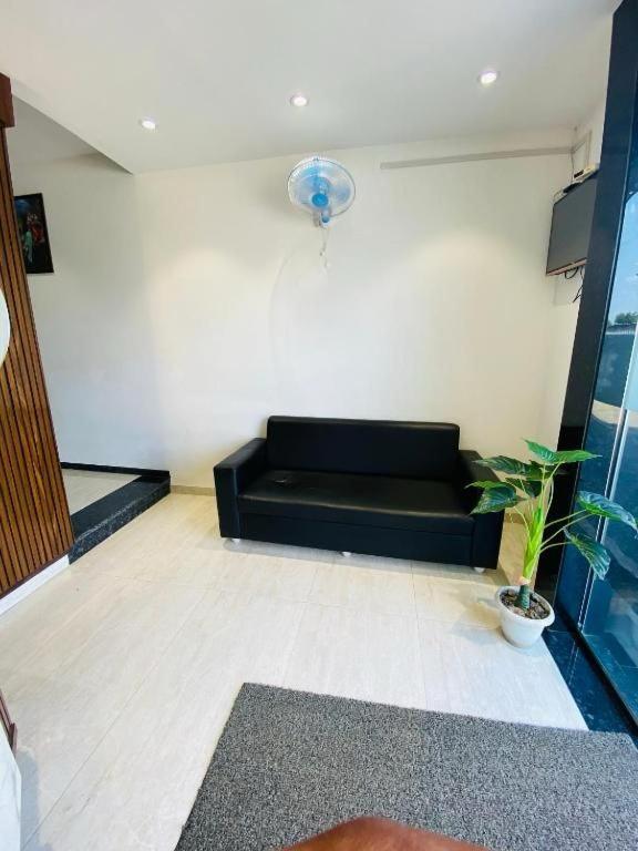 Hotel Shree Sai شيردي المظهر الخارجي الصورة